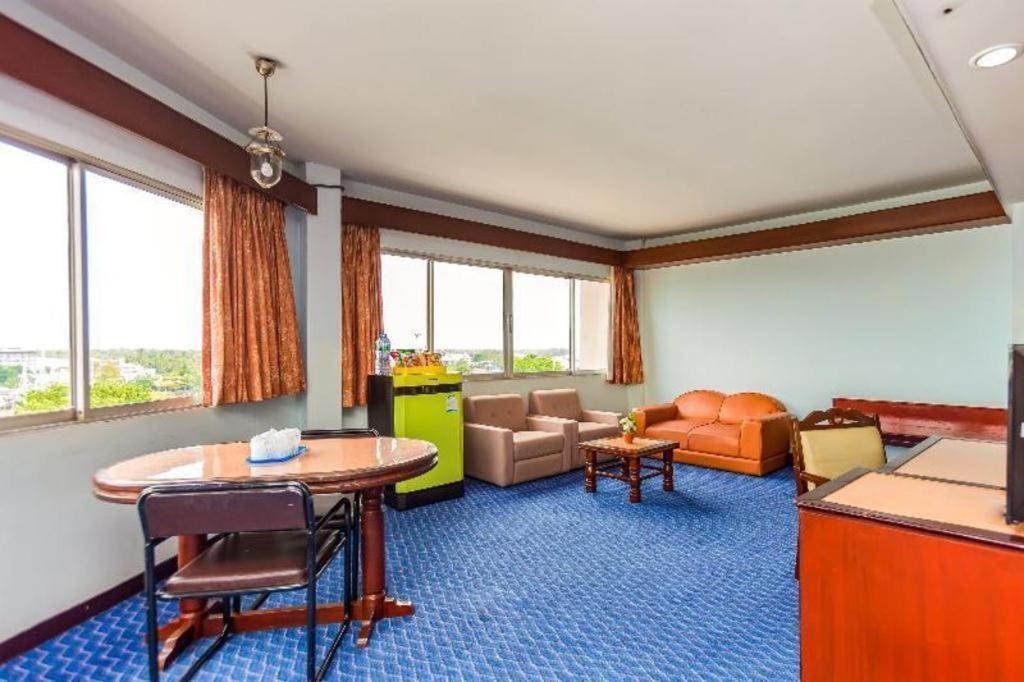 Oyo 441 Grand Thara Hotel Surat Thani Eksteriør bilde