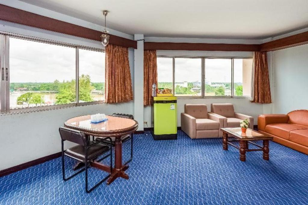 Oyo 441 Grand Thara Hotel Surat Thani Eksteriør bilde