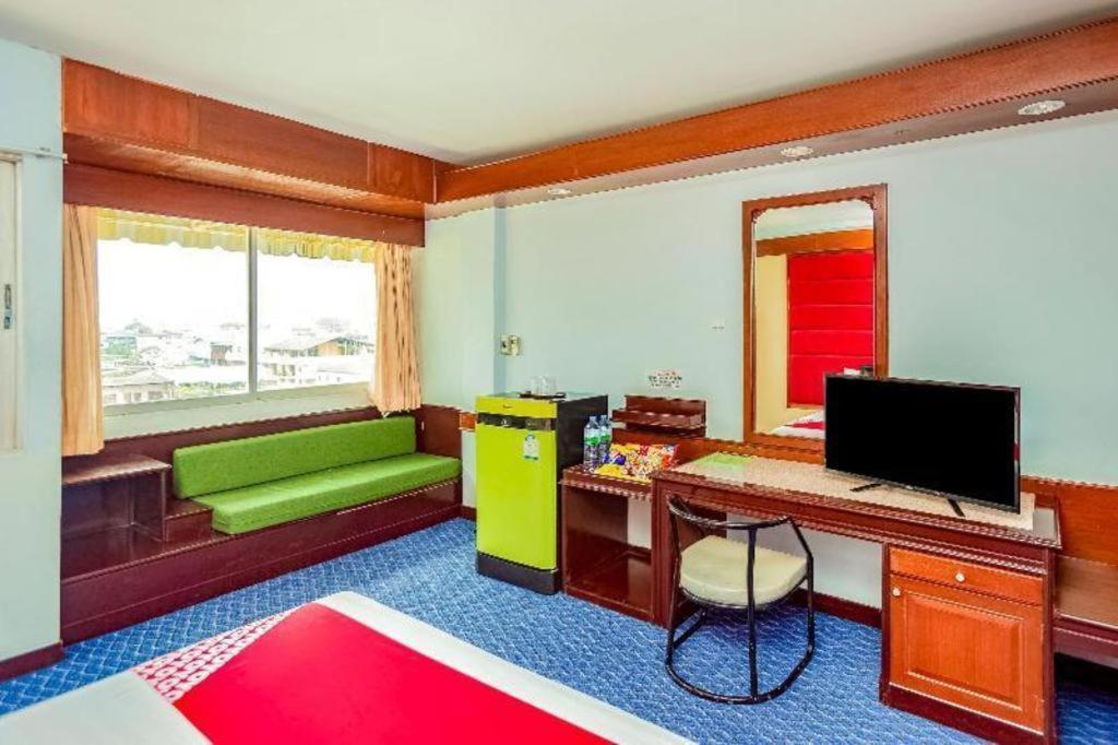 Oyo 441 Grand Thara Hotel Surat Thani Eksteriør bilde